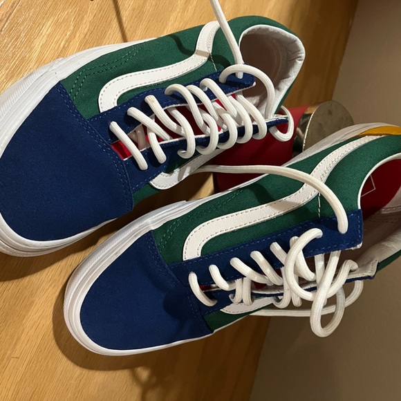 Vans - Picture 2 of 3